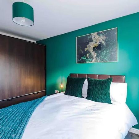 Spacious 5 Bedroom Home Hosted By Mcr Dens Manchester Kültér fotó