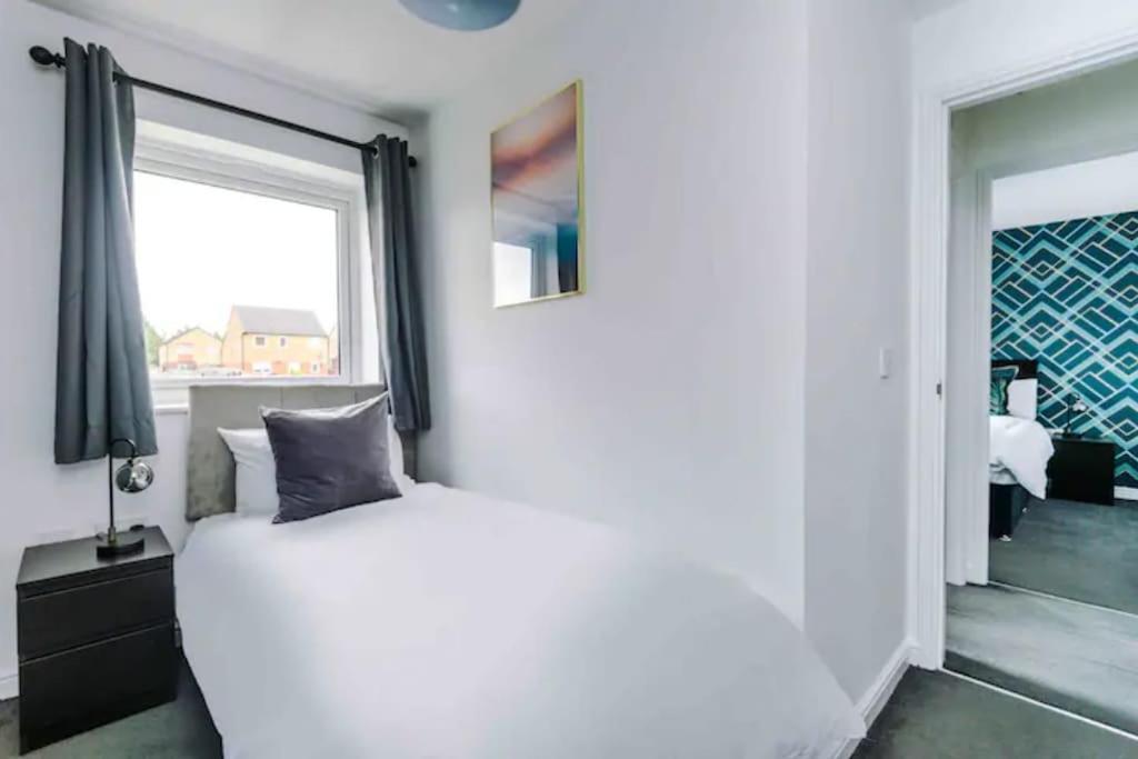 Spacious 5 Bedroom Home Hosted By Mcr Dens Manchester Kültér fotó